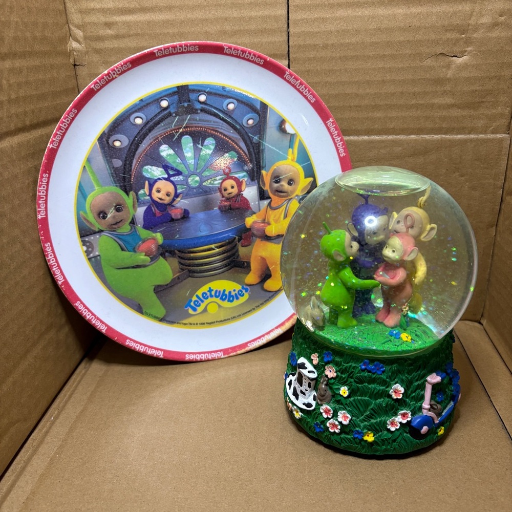 Vintage 1998 Ragdoll Productions Teletubbies Plate and Musical Snowglobe